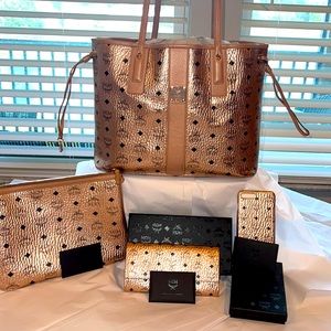 MCM LARGE  Liz reversible TOTE in RoseGold with rose gold accent.Hand bag only!!